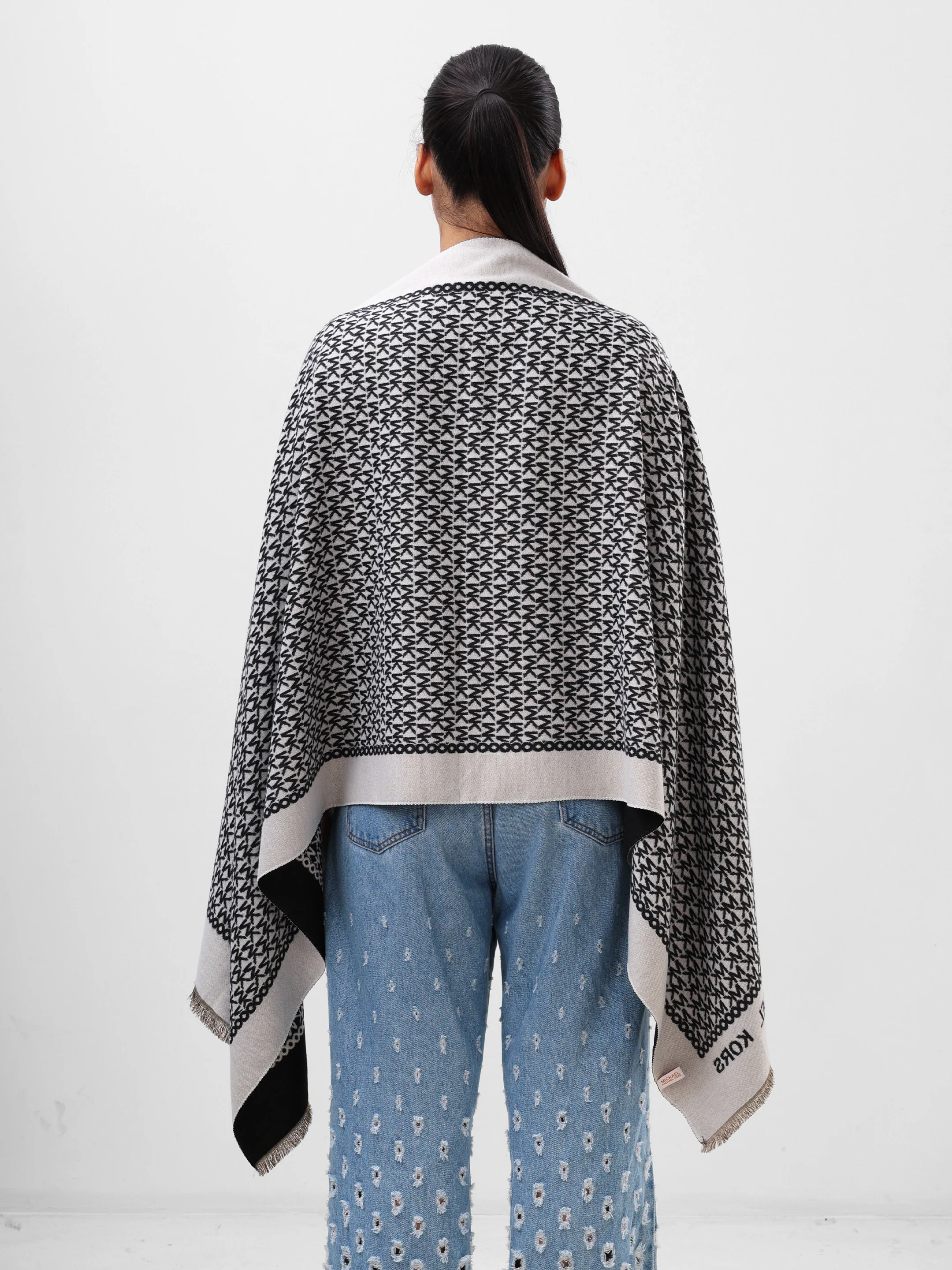 MK Geo Fringe Scarf - Image 6